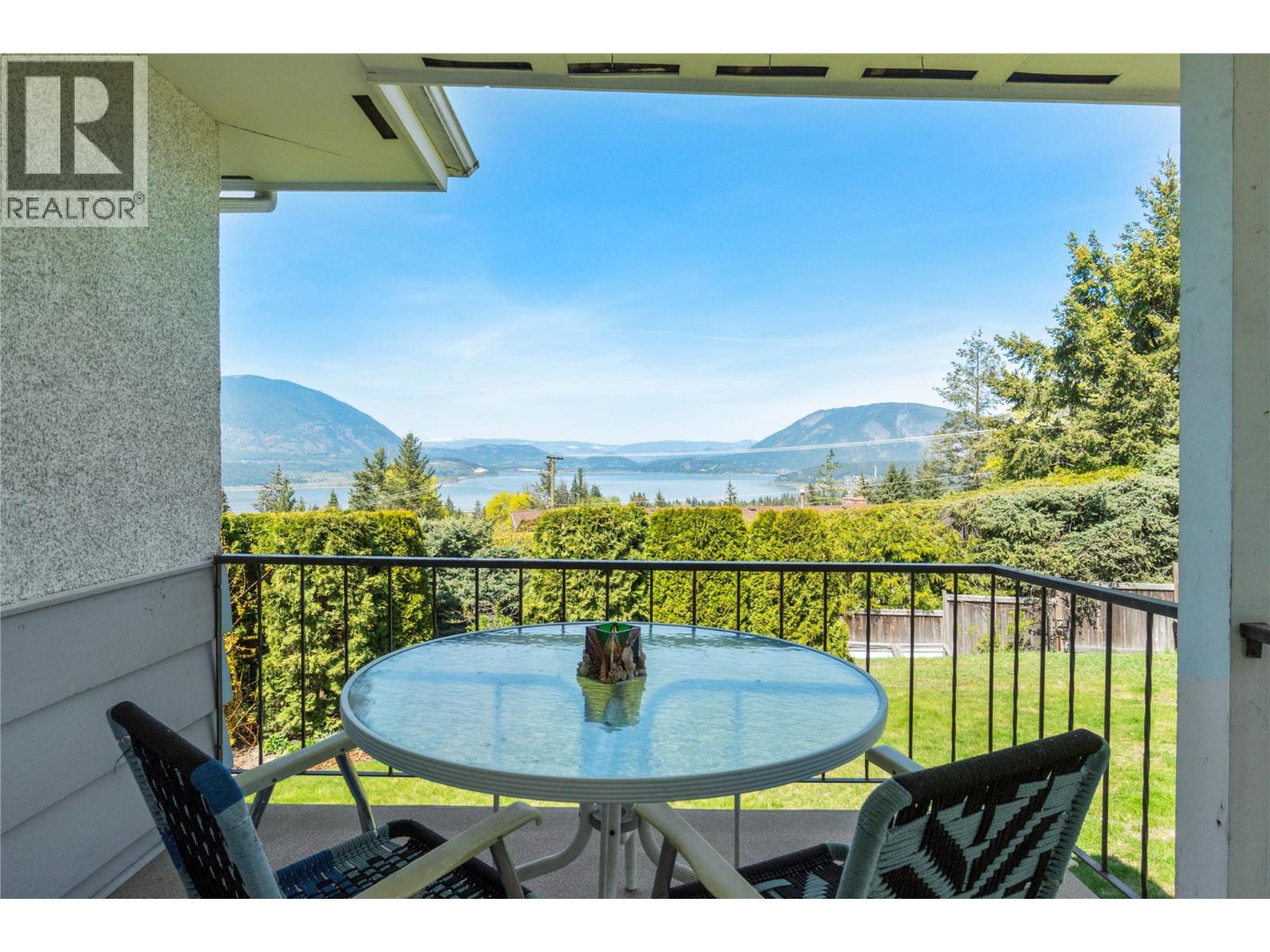 1290 15 Street SE, Salmon Arm