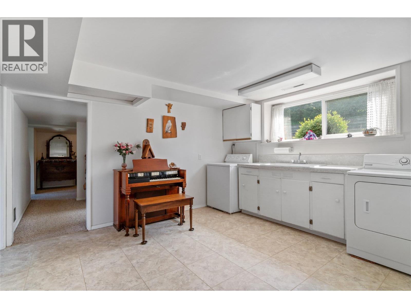 1290 15 Street SE, Salmon Arm