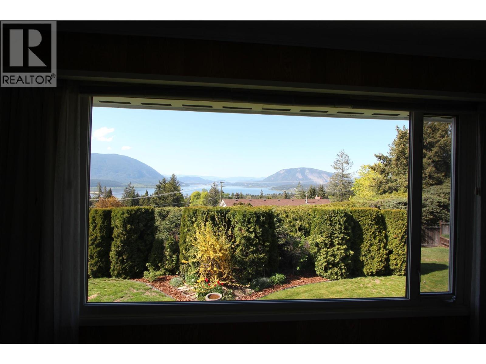 1290 15 Street SE, Salmon Arm