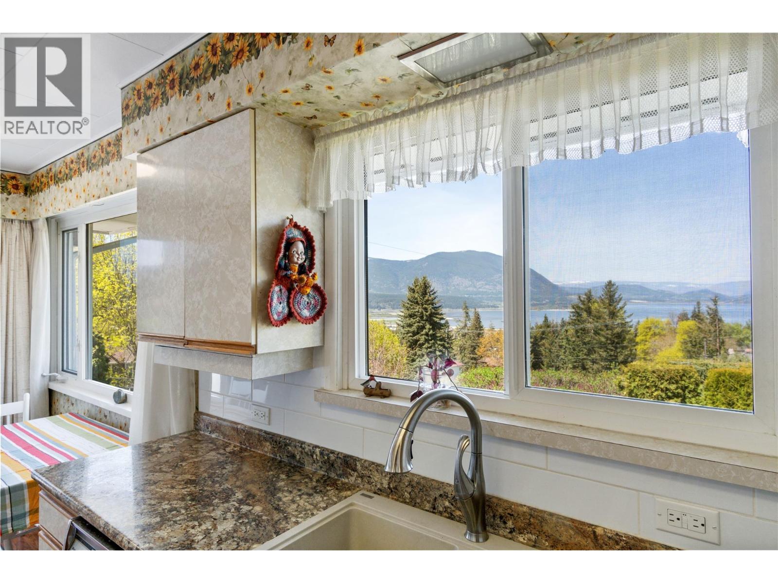 1290 15 Street SE, Salmon Arm