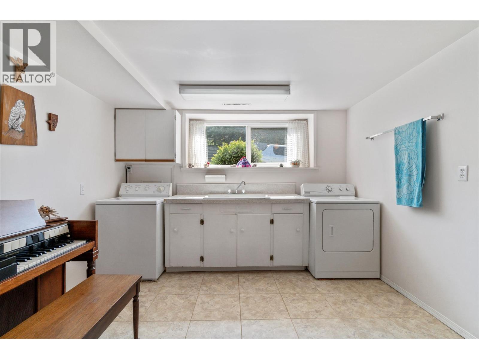 1290 15 Street SE, Salmon Arm