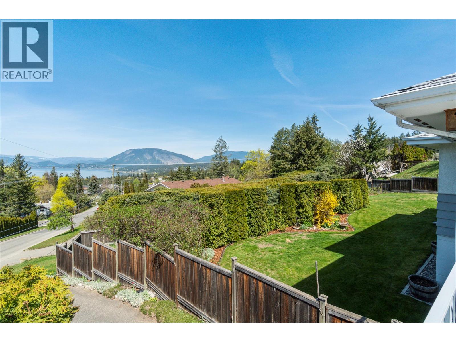 1290 15 Street SE, Salmon Arm