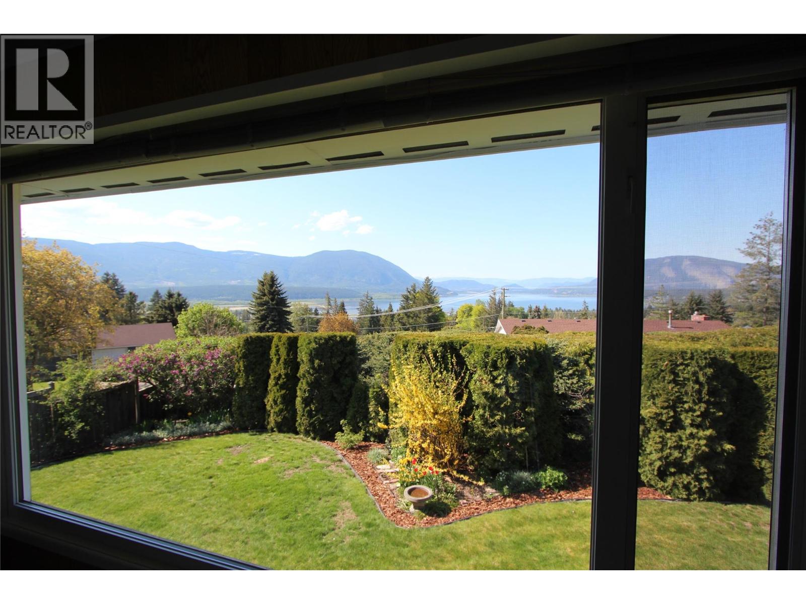 1290 15 Street SE, Salmon Arm
