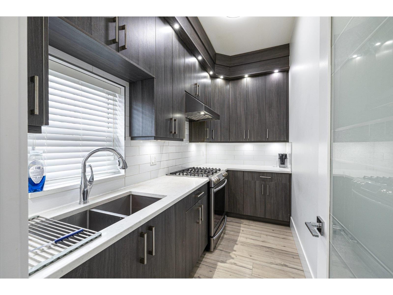 Photo 12 of 10805 141 Avenue, Surrey BC
