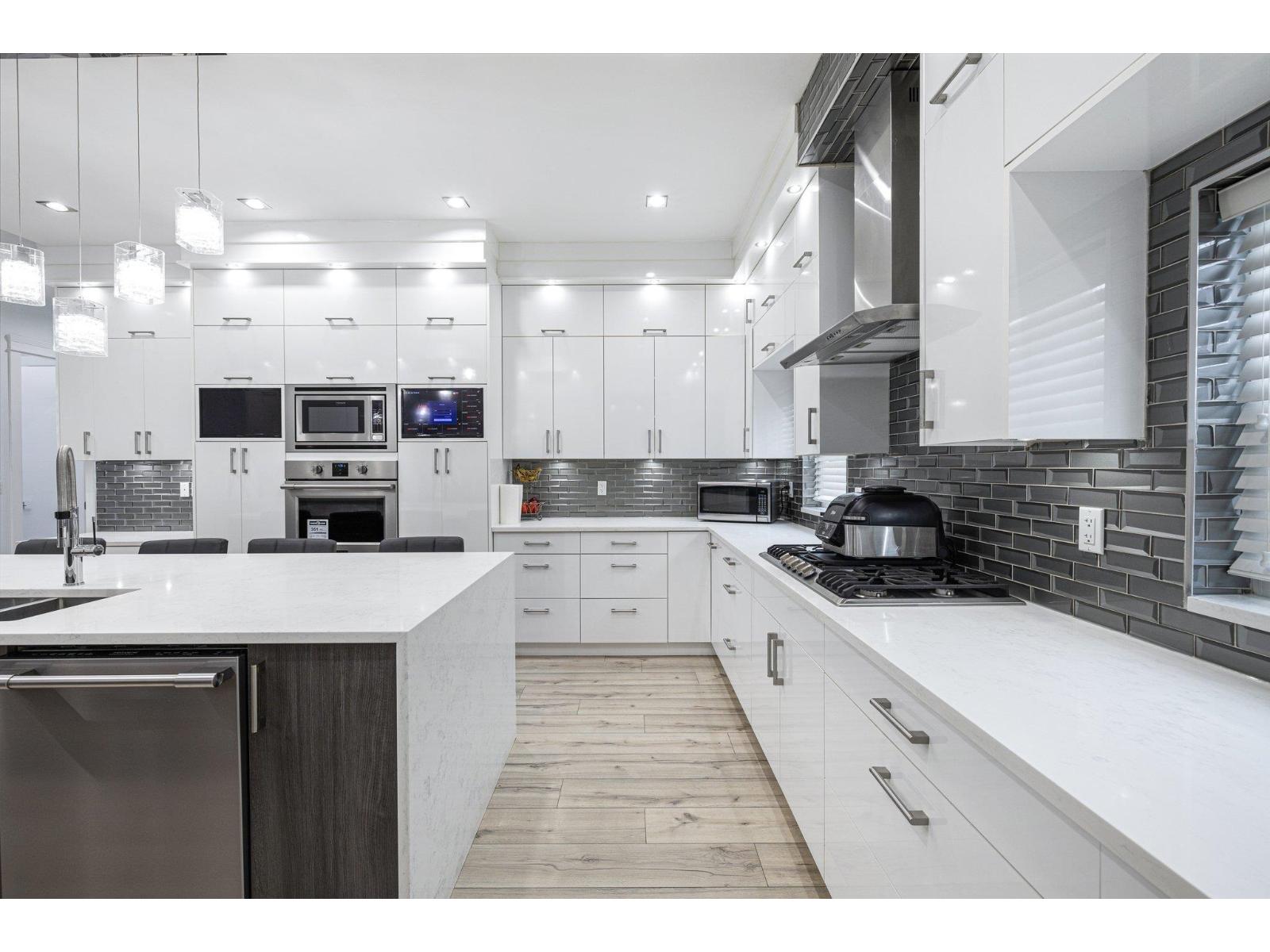 Photo 13 of 10805 141 Avenue, Surrey BC