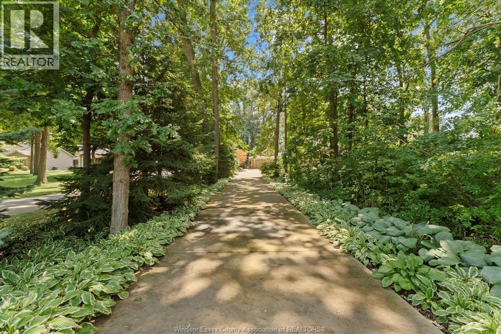 Photo 42 of 2471 Middle Side Road, Amherstburg ON