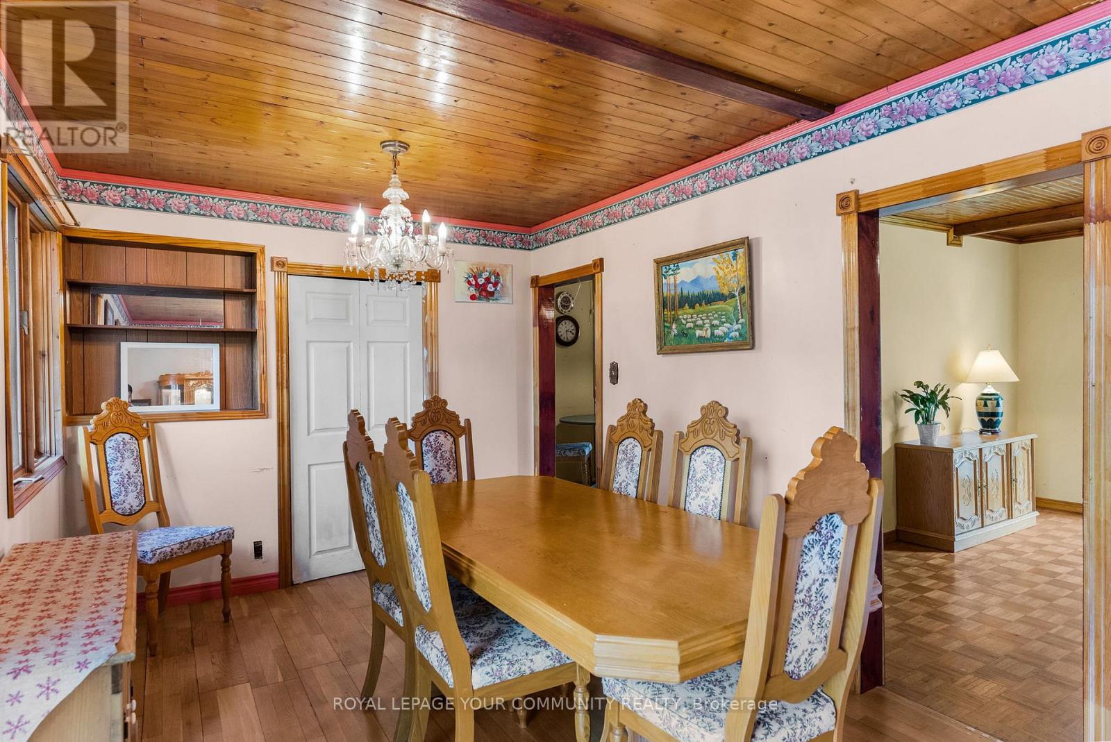 Photo 4 of 204 Woodland Avenue, Georgina ON
