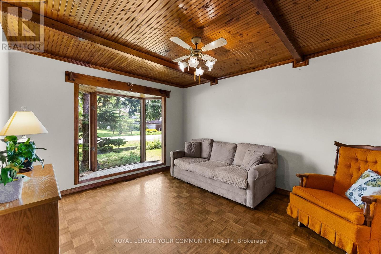 Photo 3 of 204 Woodland Avenue, Georgina ON