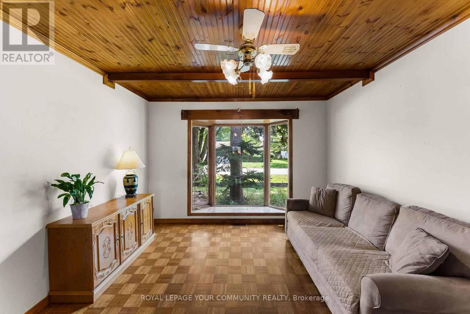 Photo 9 of 204 Woodland Avenue, Georgina ON