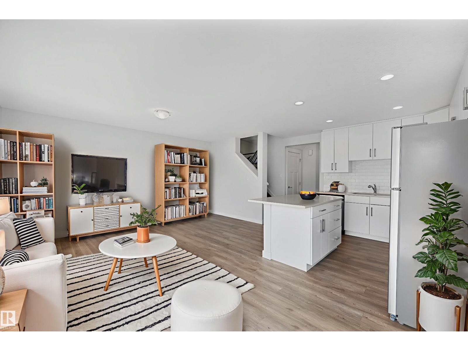 Photo 20 of 7080 South Terwillegar Dr Nw, Edmonton AB