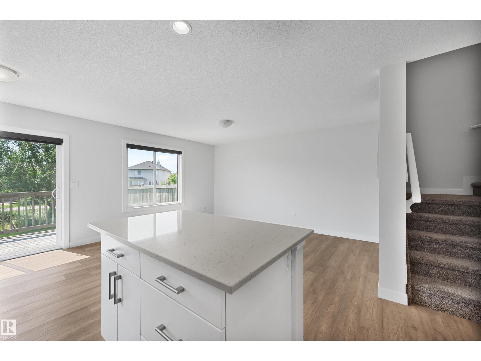 Photo 10 of 7080 South Terwillegar Dr Nw, Edmonton AB