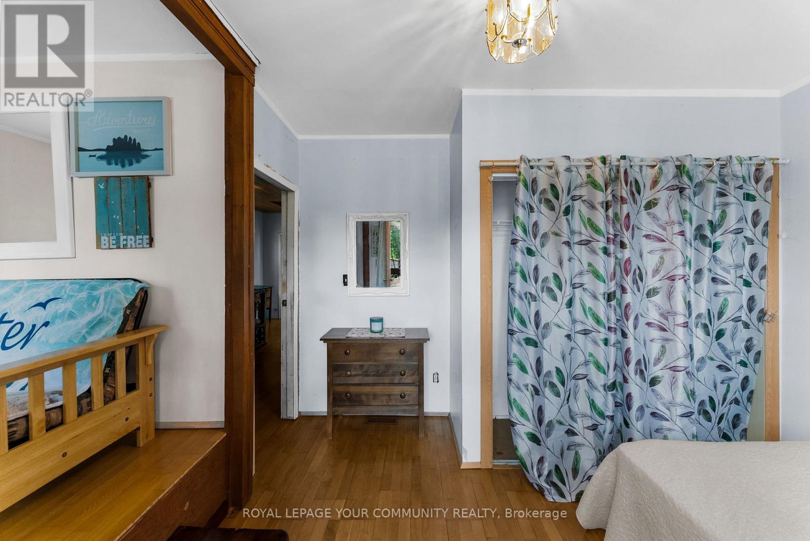 Photo 19 of 204 Woodland Avenue, Georgina ON