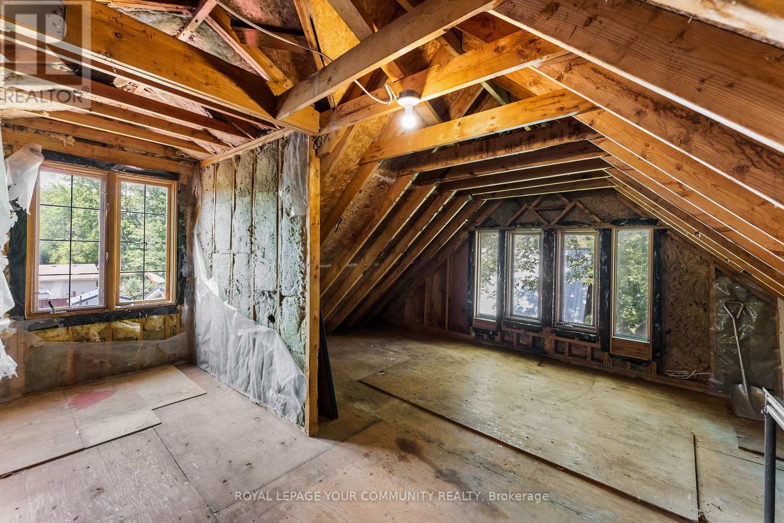 Photo 41 of 204 Woodland Avenue, Georgina ON