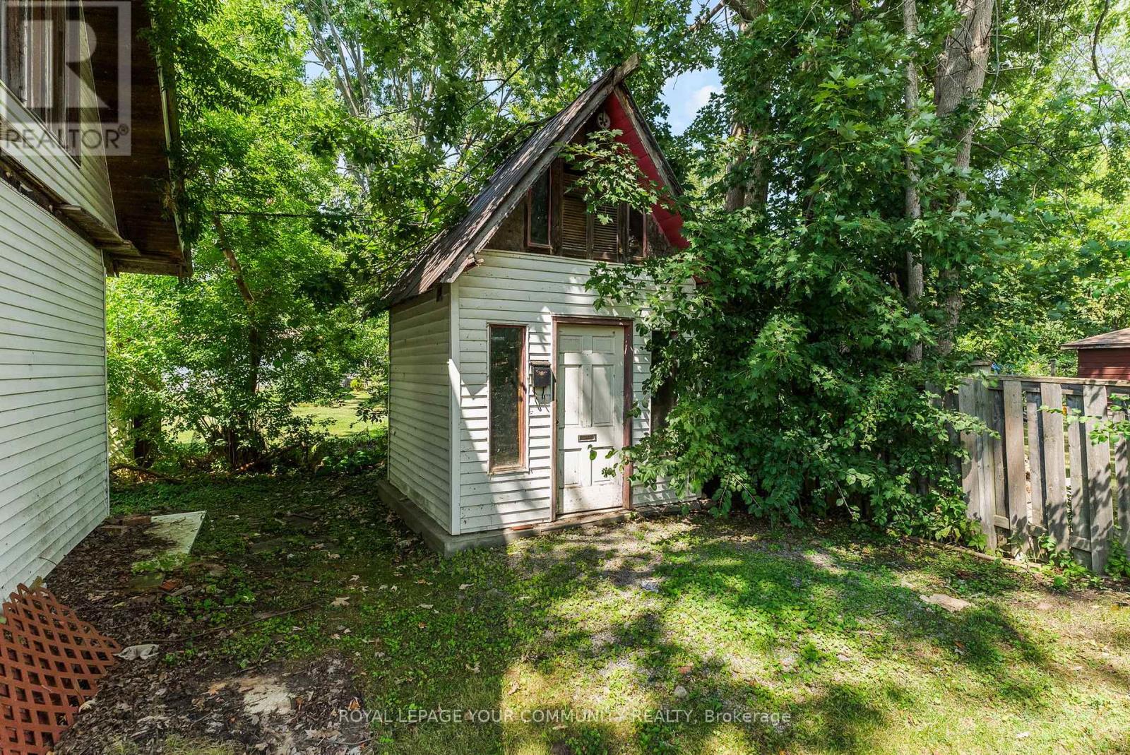 Photo 42 of 204 Woodland Avenue, Georgina ON