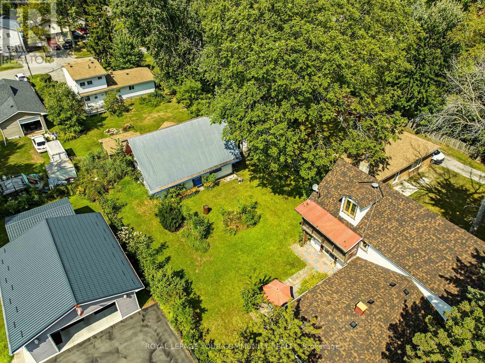 Photo 34 of 204 Woodland Avenue, Georgina ON