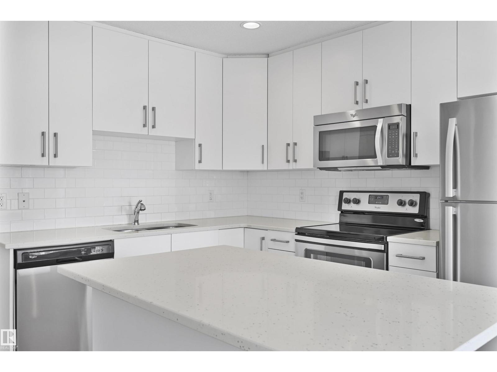 Photo 13 of 7080 South Terwillegar Dr Nw, Edmonton AB