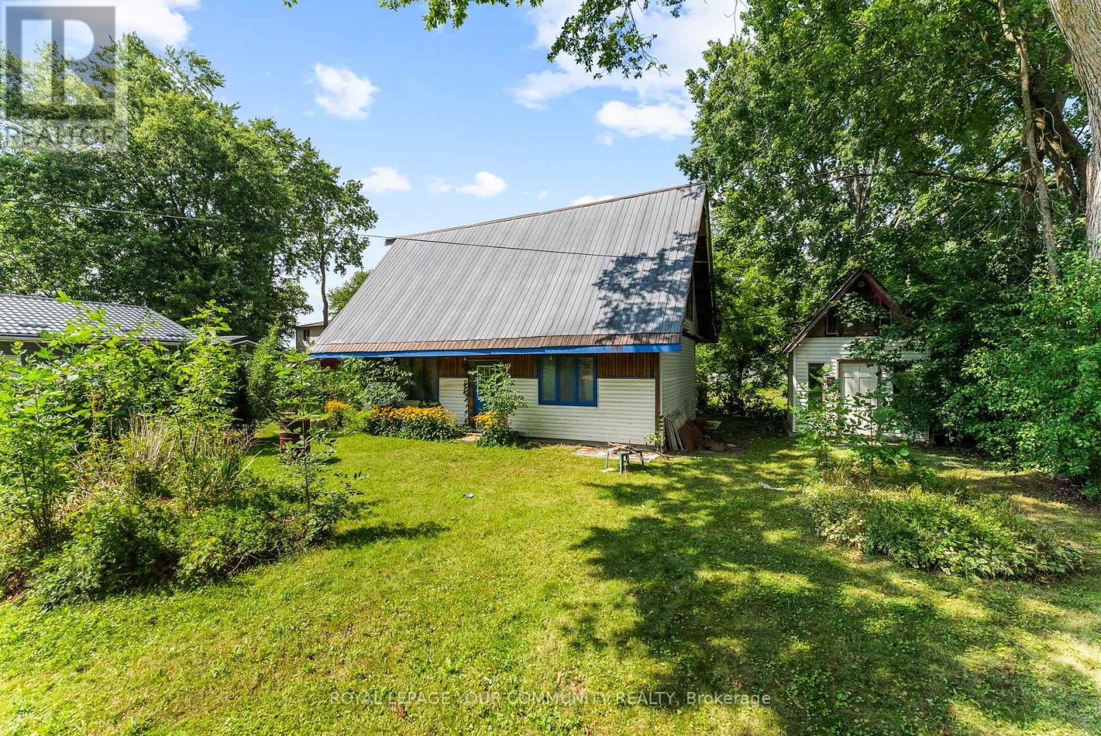 Photo 5 of 204 Woodland Avenue, Georgina ON