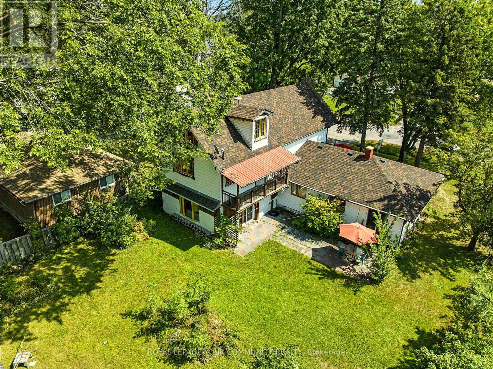 Photo 6 of 204 Woodland Avenue, Georgina ON