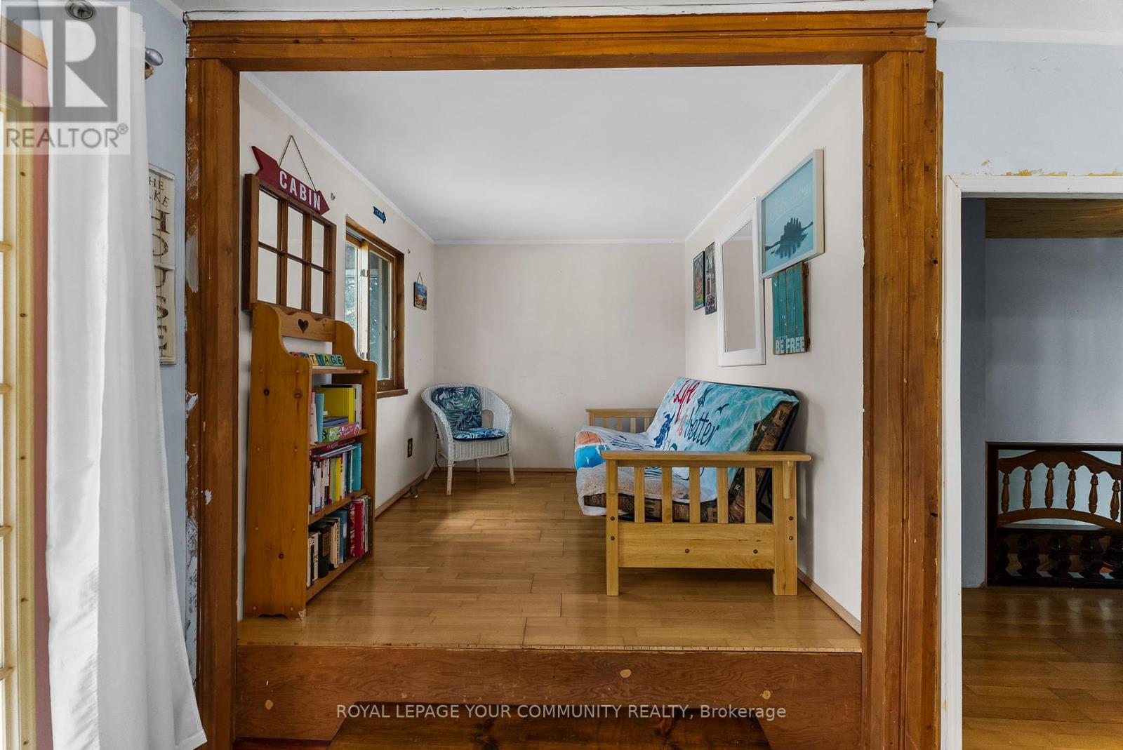 Photo 11 of 204 Woodland Avenue, Georgina ON