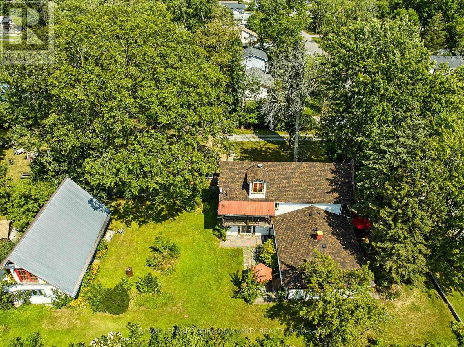 Photo 7 of 204 Woodland Avenue, Georgina ON