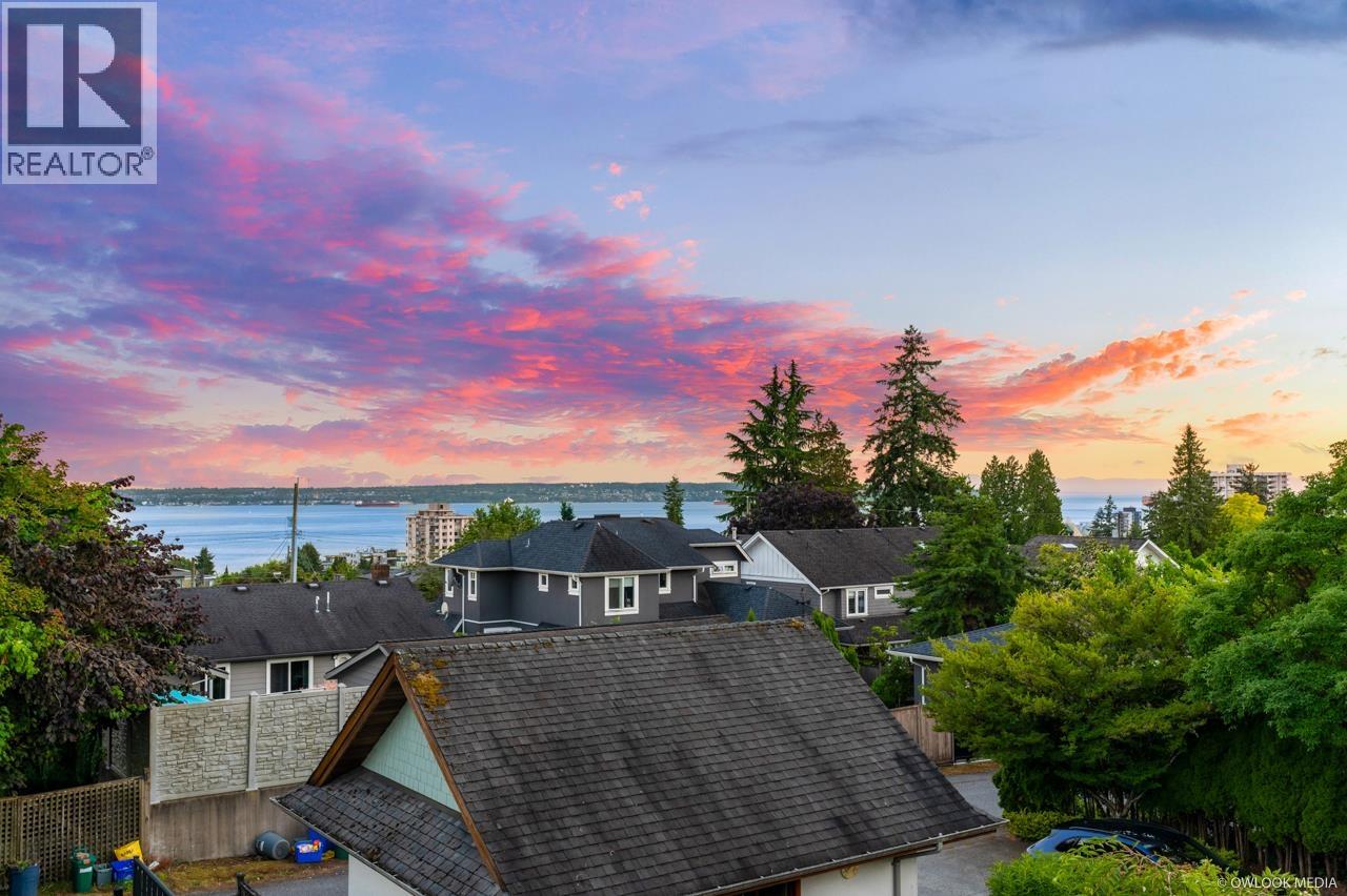 Photo 24 of 1208 Haywood Avenue, West Vancouver BC