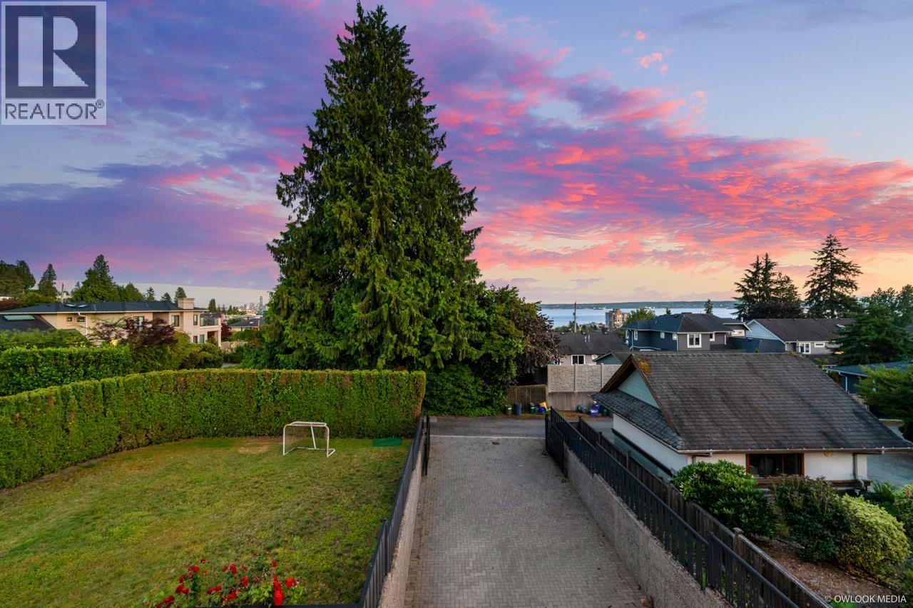 Photo 36 of 1208 Haywood Avenue, West Vancouver BC