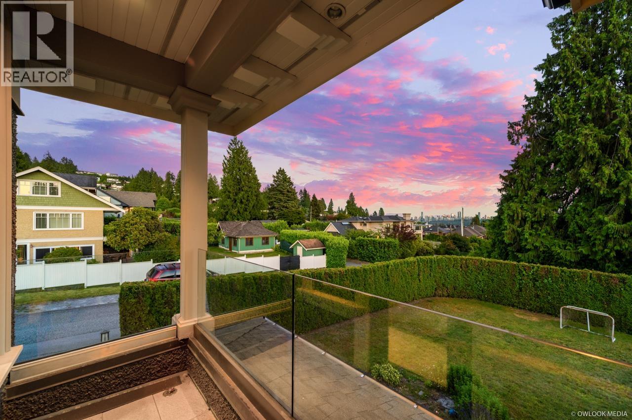 Photo 28 of 1208 Haywood Avenue, West Vancouver BC