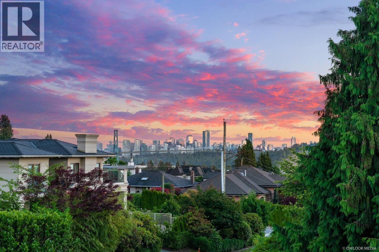 Photo 25 of 1208 Haywood Avenue, West Vancouver BC