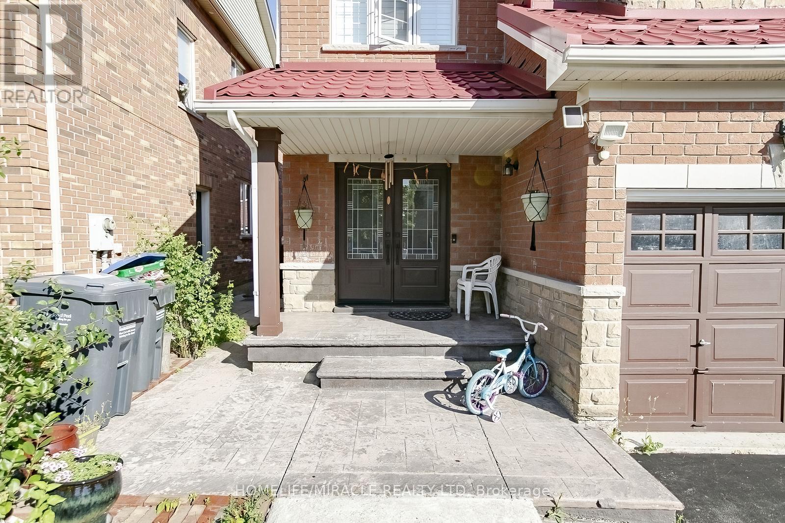 Photo 28 of 20 Oblate Crescent, Brampton ON