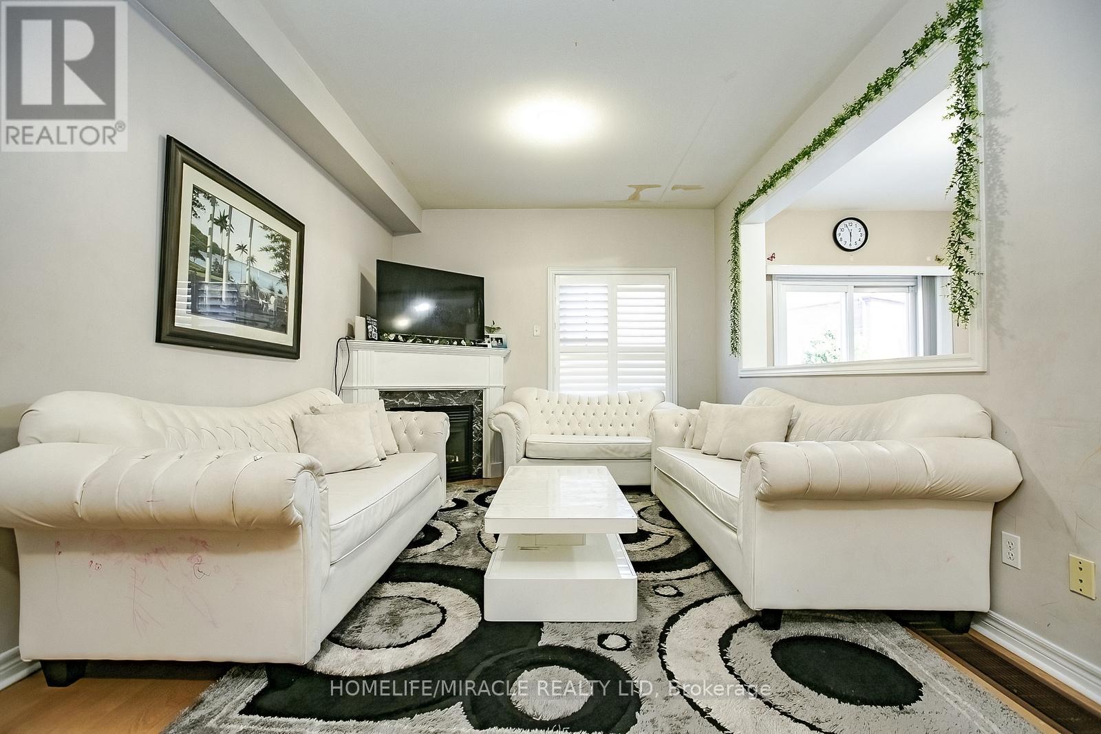 Photo 15 of 20 Oblate Crescent, Brampton ON