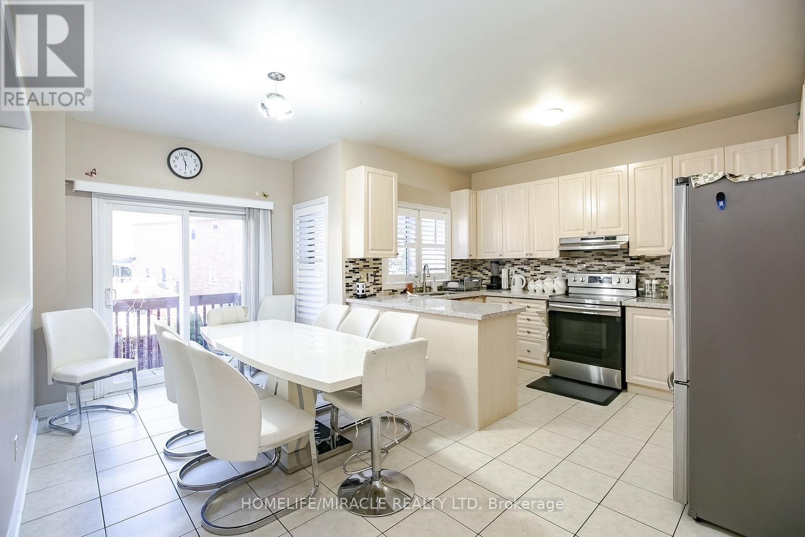Photo 3 of 20 Oblate Crescent, Brampton ON