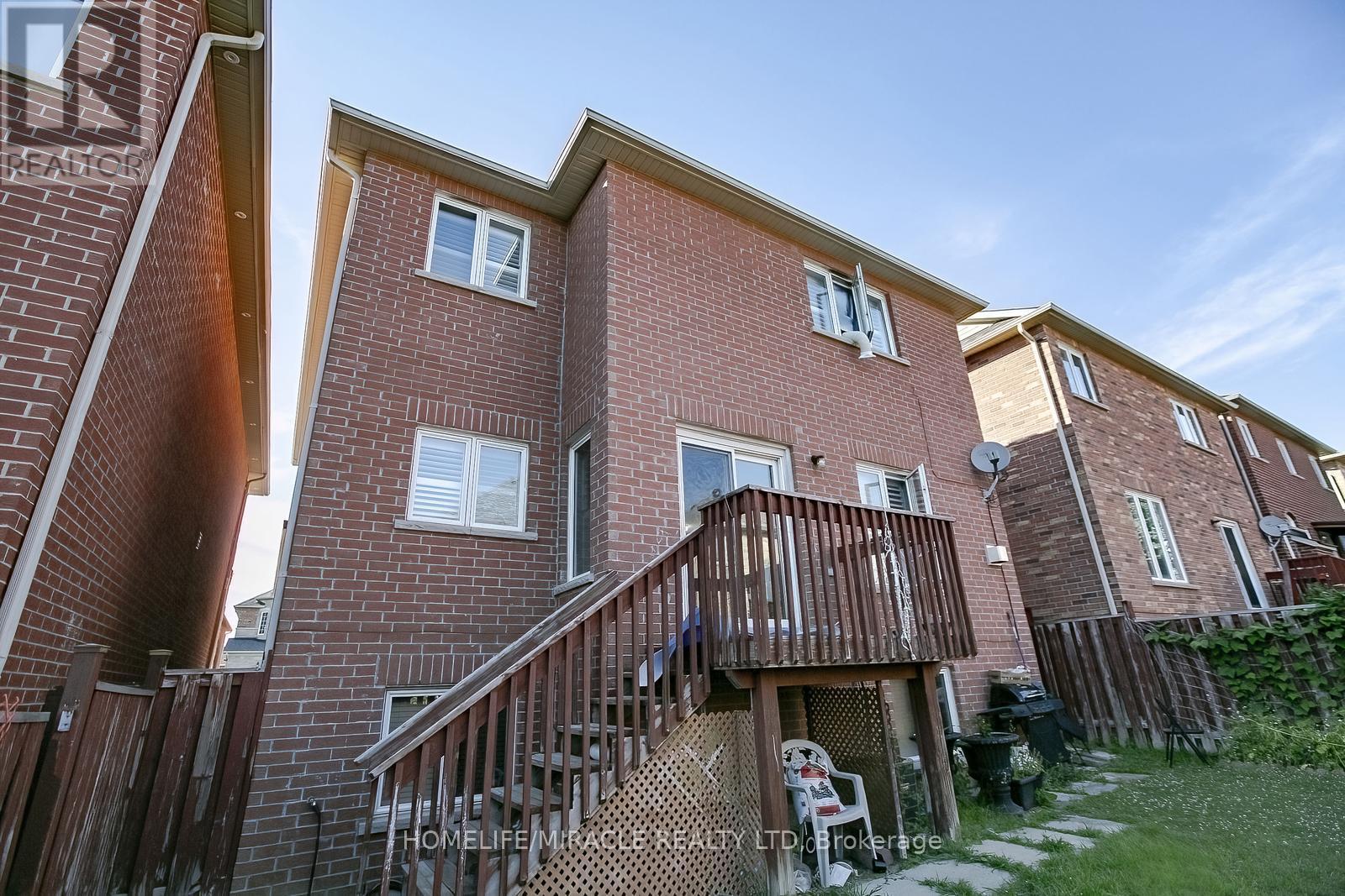 Photo 33 of 20 Oblate Crescent, Brampton ON