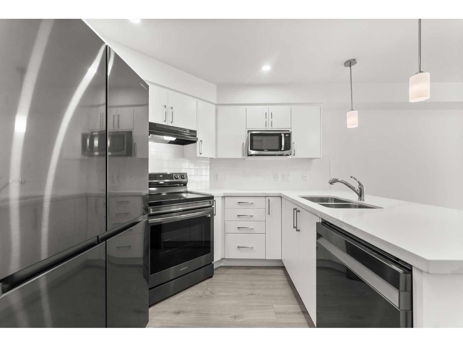 Photo 1 of 110 19730 56 Avenue, Langley BC