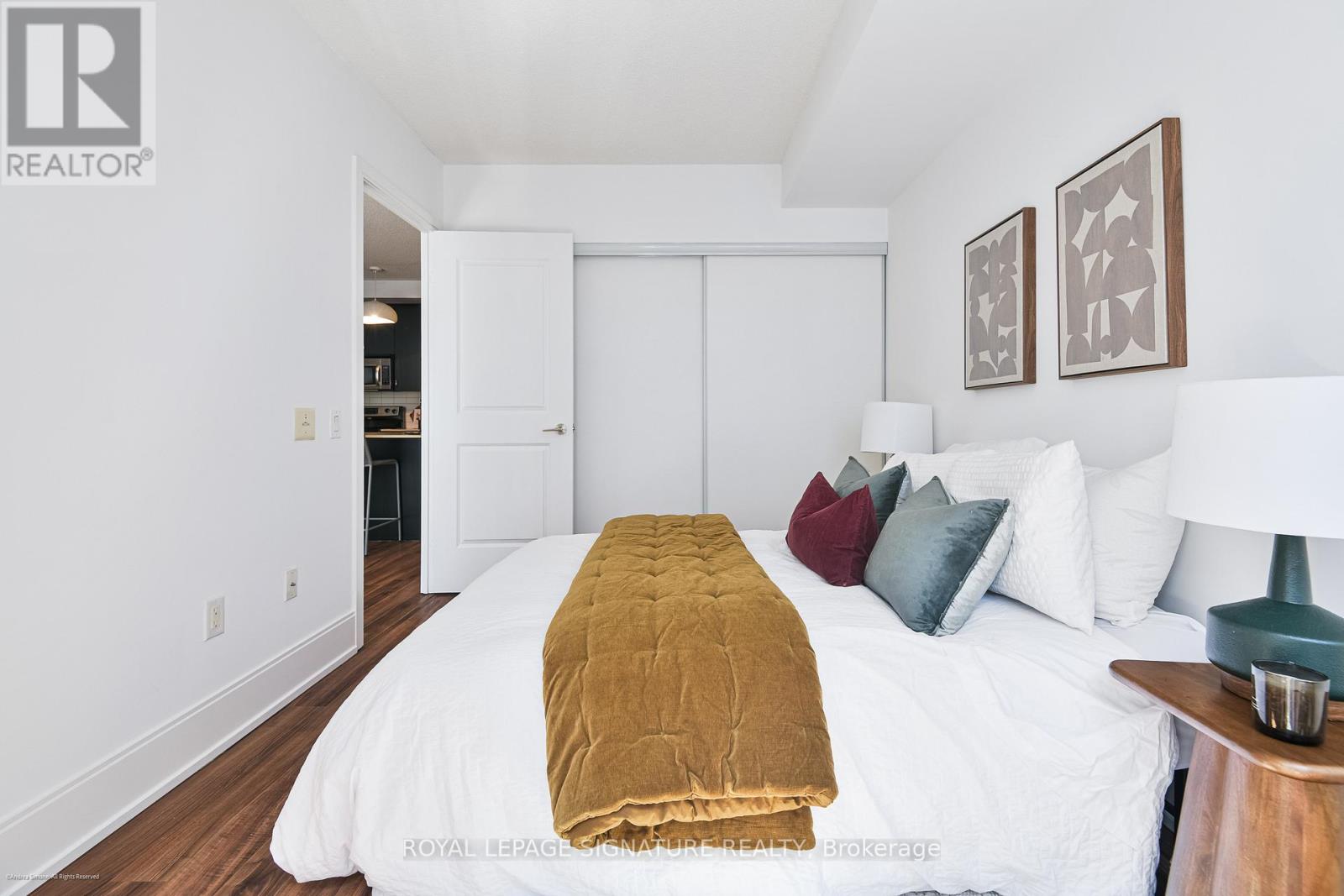 Photo 11 of 1007 560 Front Street W, Toronto ON