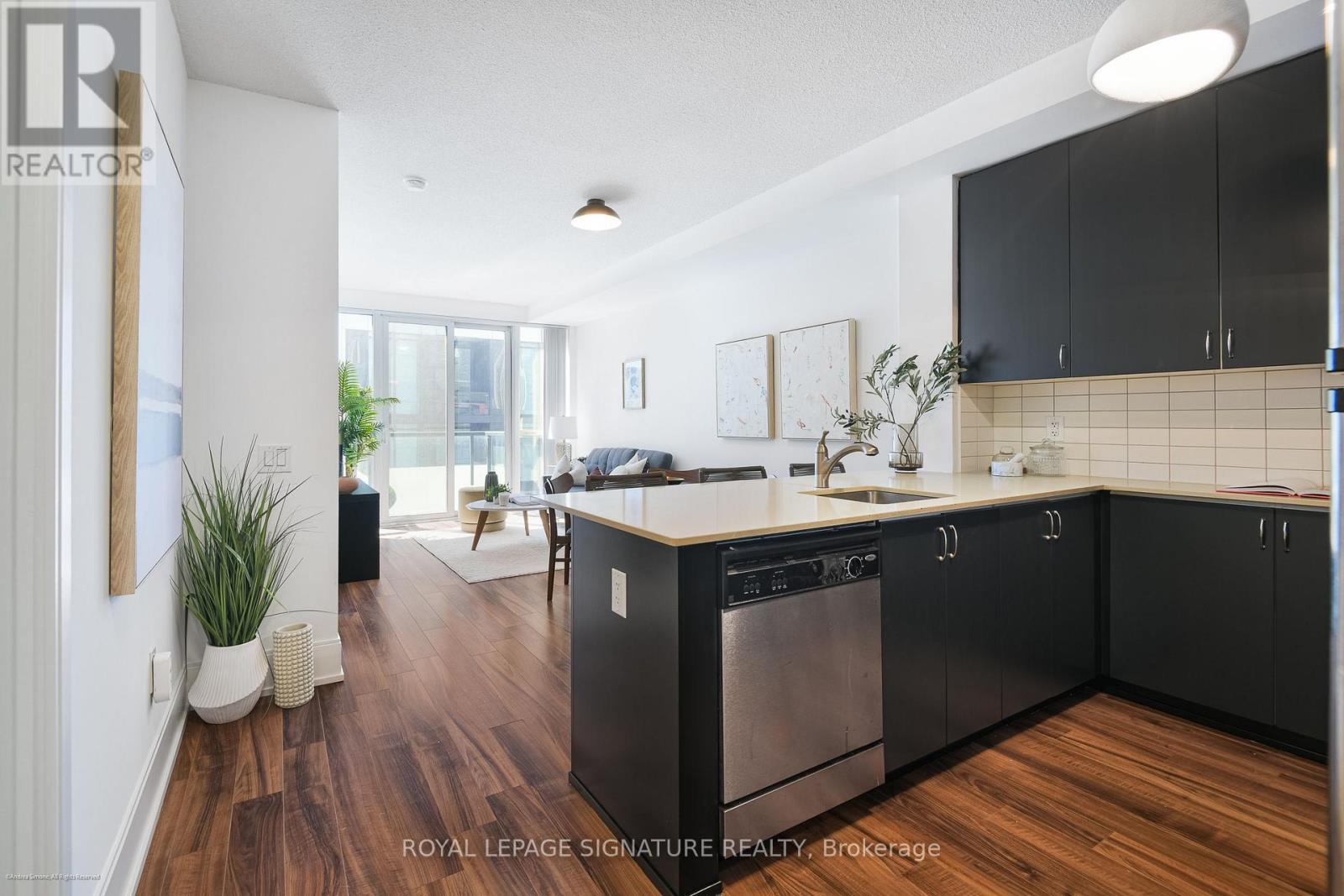 Photo 12 of 1007 560 Front Street W, Toronto ON