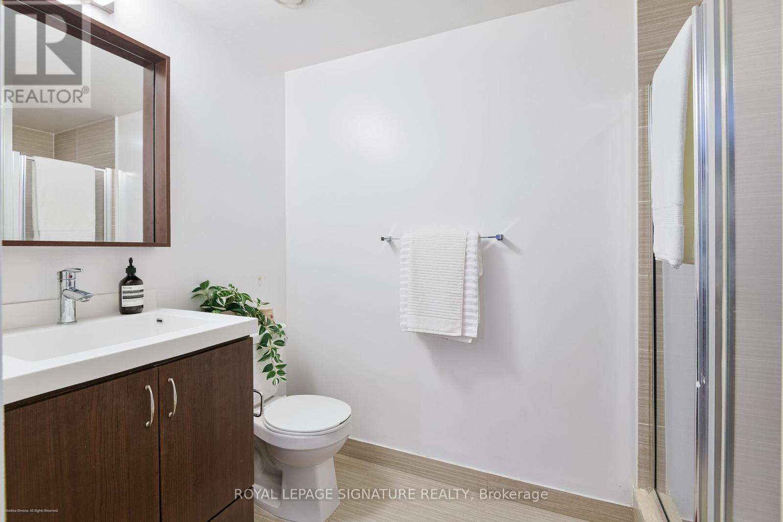 Photo 10 of 1007 560 Front Street W, Toronto ON