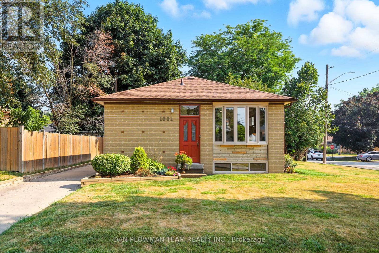 Photo 1 of 1001 Wardman Crescent, Whitby ON
