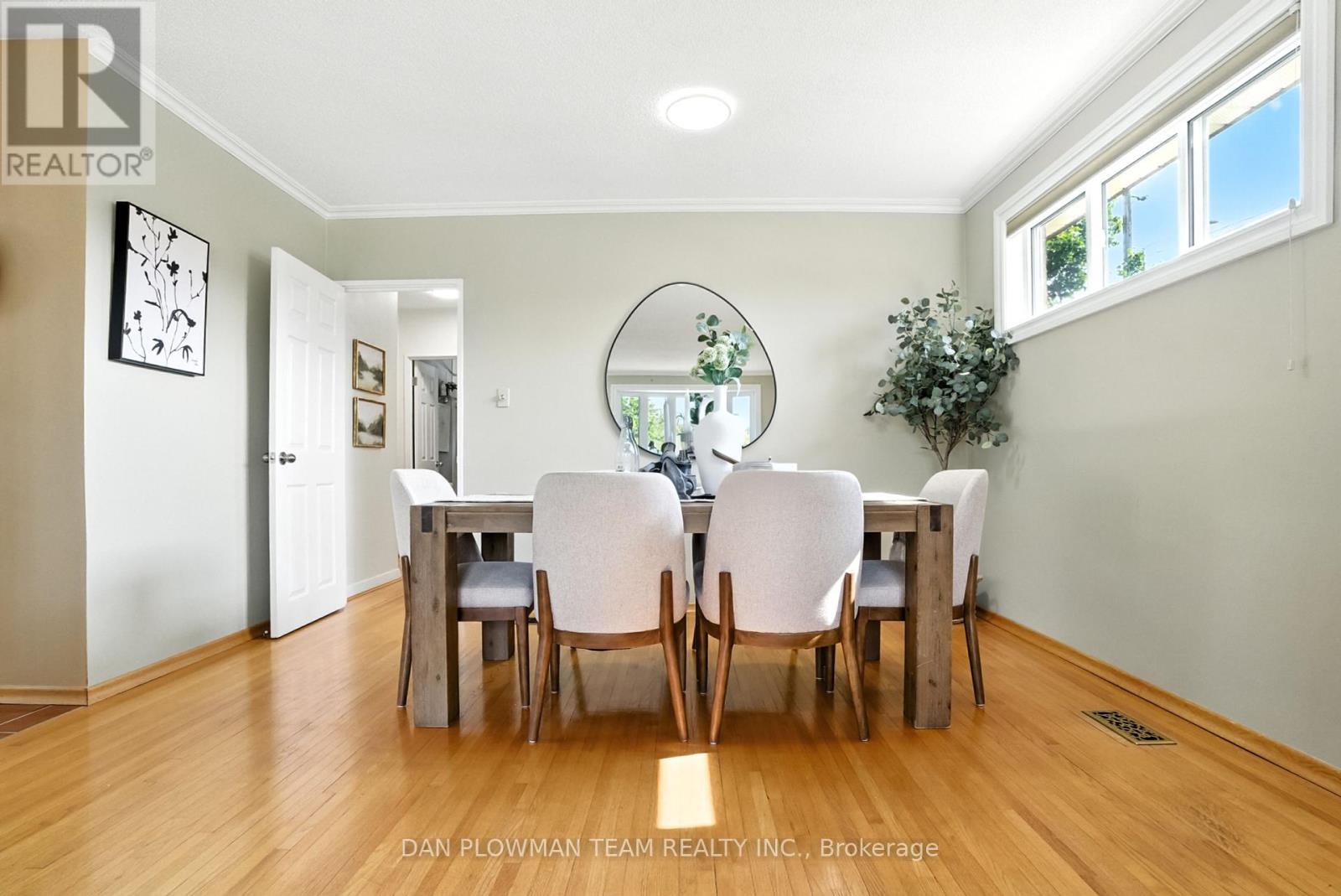 Photo 8 of 1001 Wardman Crescent, Whitby ON