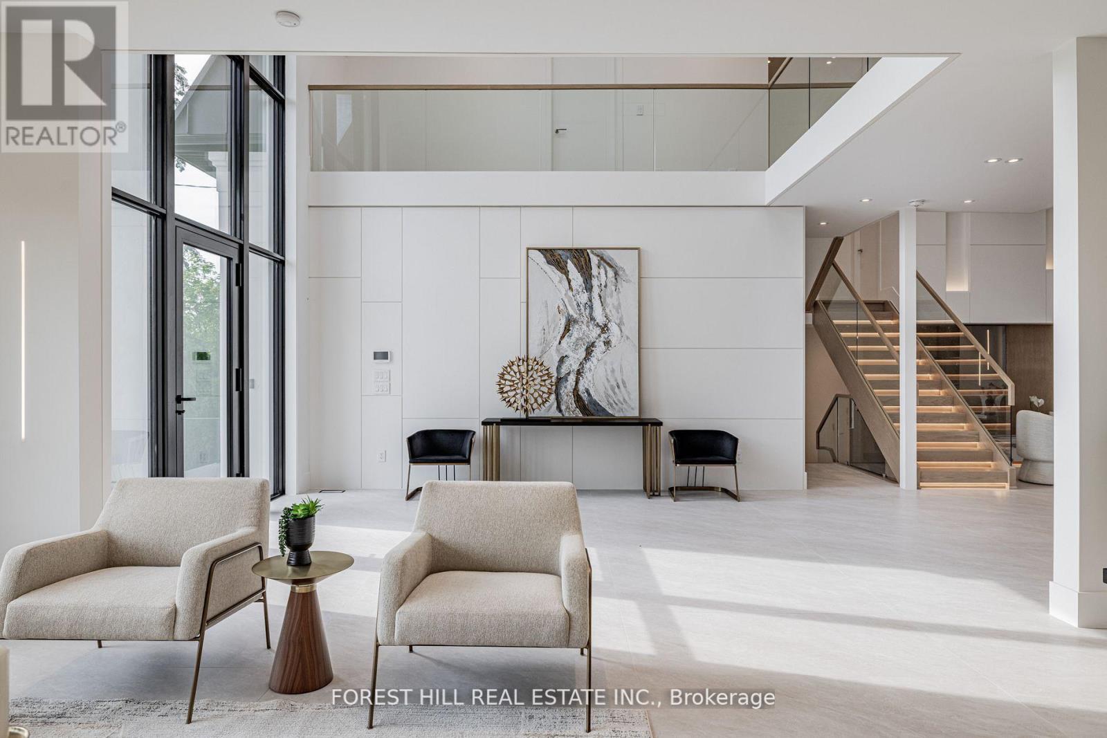 Photo 12 of 105 Castle Hill Drive, Toronto ON