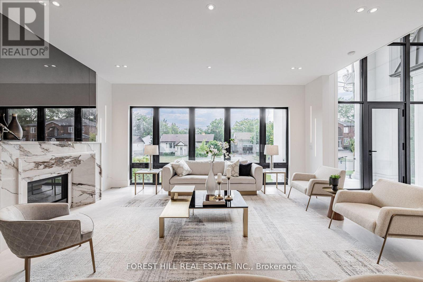 Photo 35 of 105 Castle Hill Drive, Toronto ON