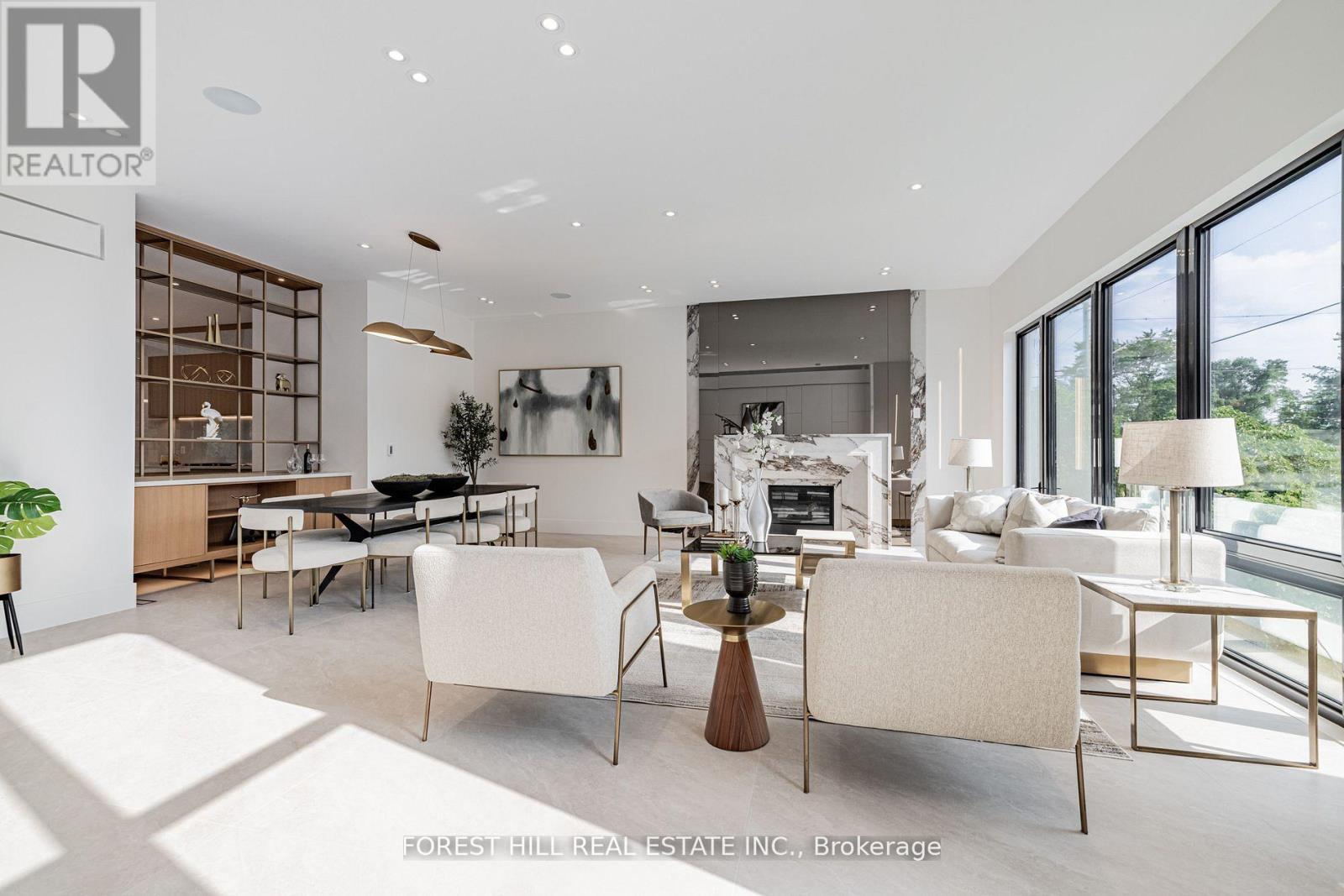Photo 19 of 105 Castle Hill Drive, Toronto ON