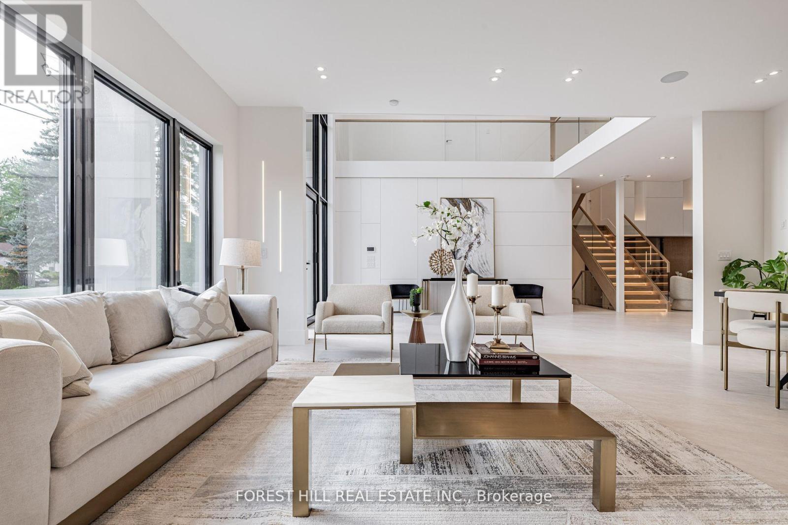 Photo 1 of 105 Castle Hill Drive, Toronto ON