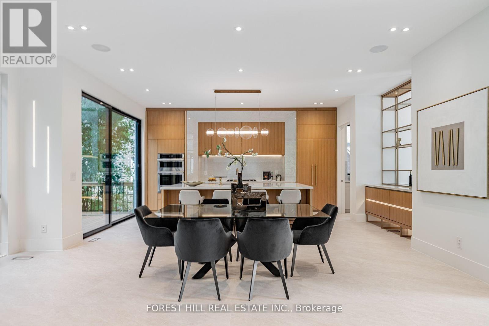 Photo 2 of 105 Castle Hill Drive, Toronto ON