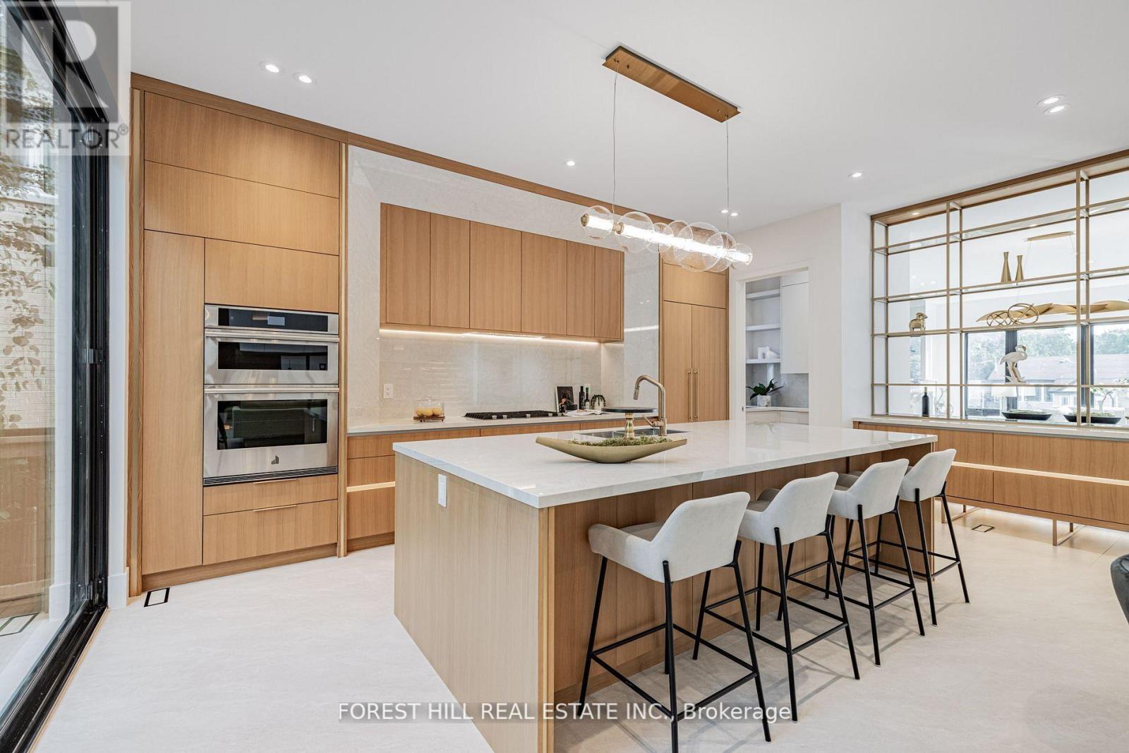 Photo 43 of 105 Castle Hill Drive, Toronto ON