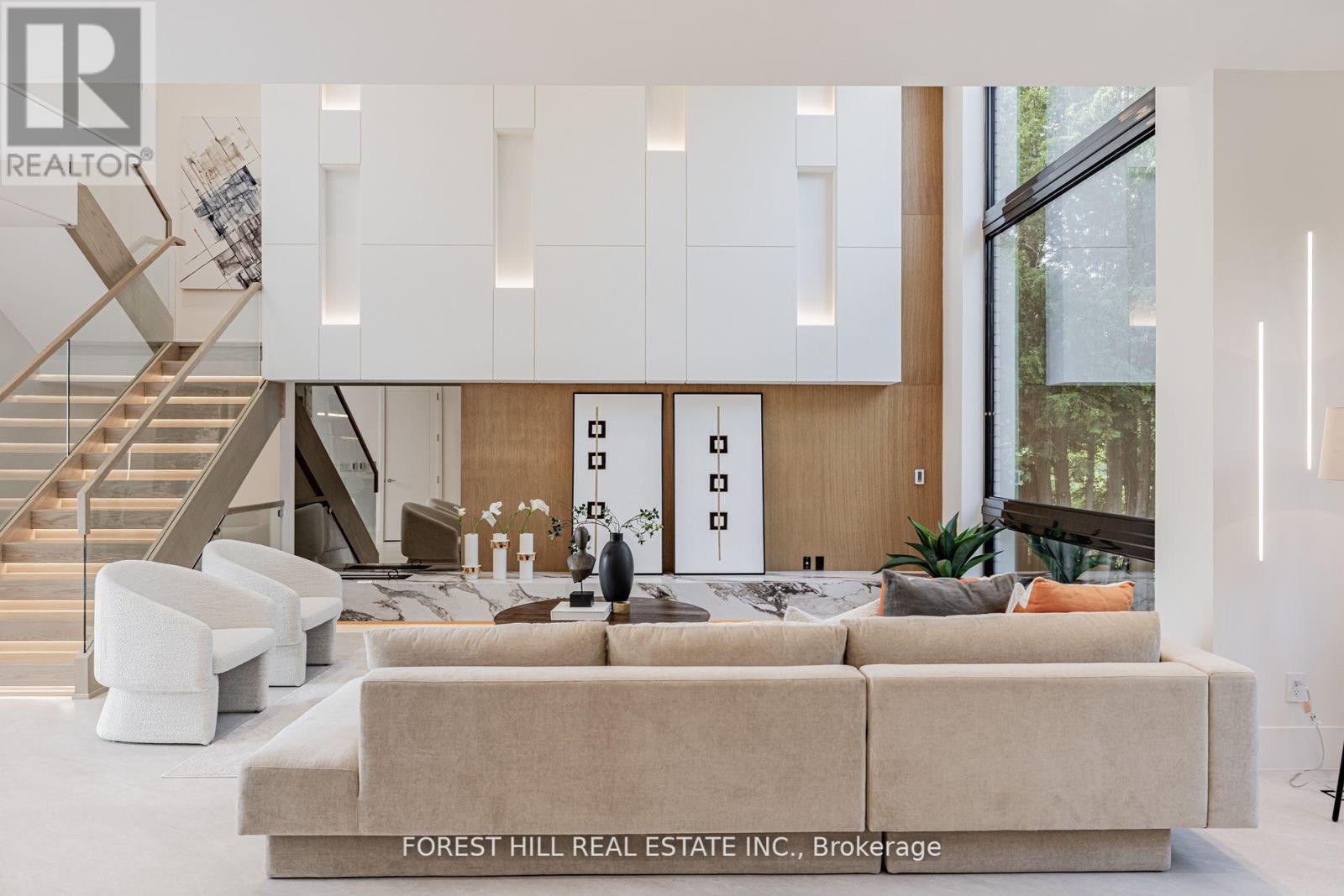 Photo 6 of 105 Castle Hill Drive, Toronto ON