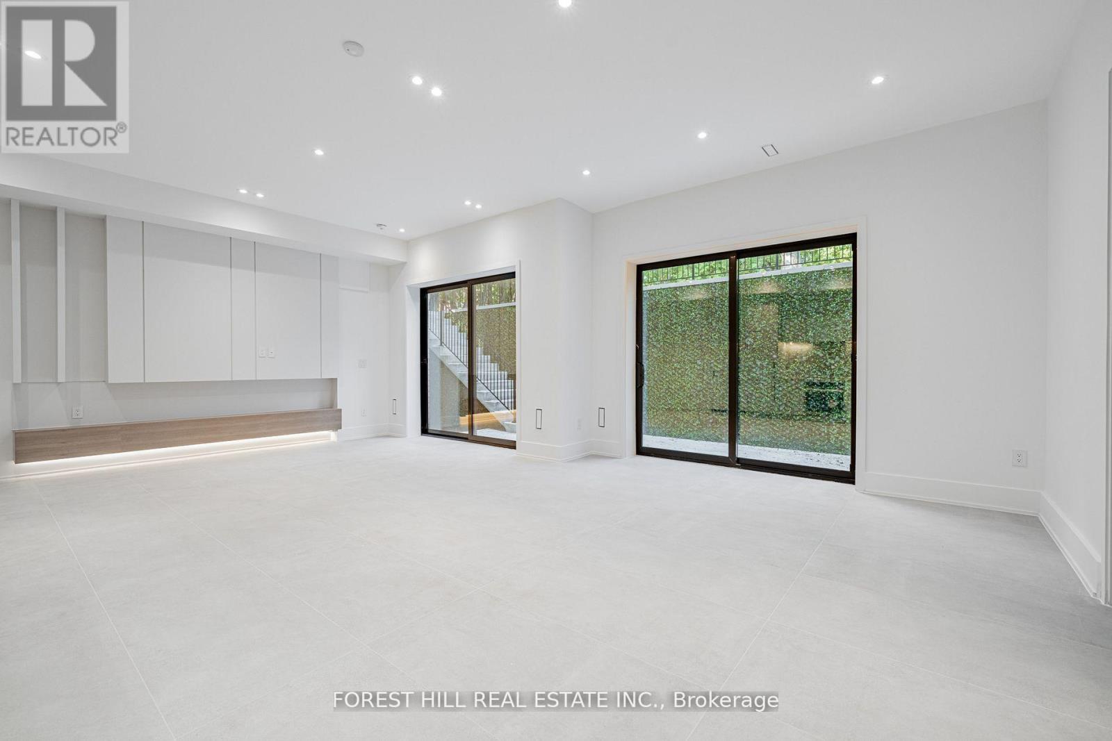 Photo 49 of 105 Castle Hill Drive, Toronto ON