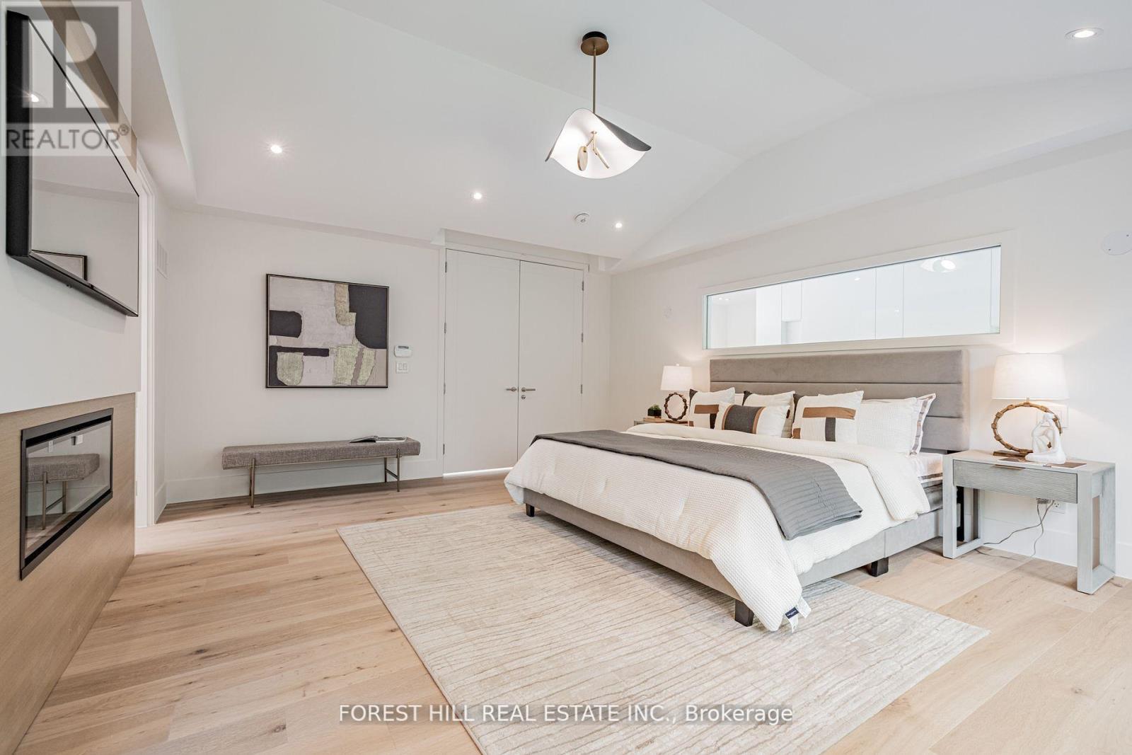 Photo 16 of 105 Castle Hill Drive, Toronto ON