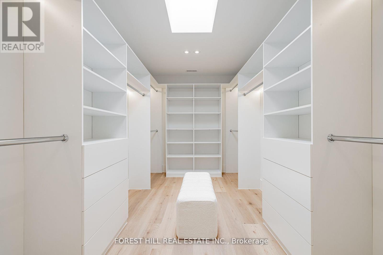 Photo 34 of 105 Castle Hill Drive, Toronto ON