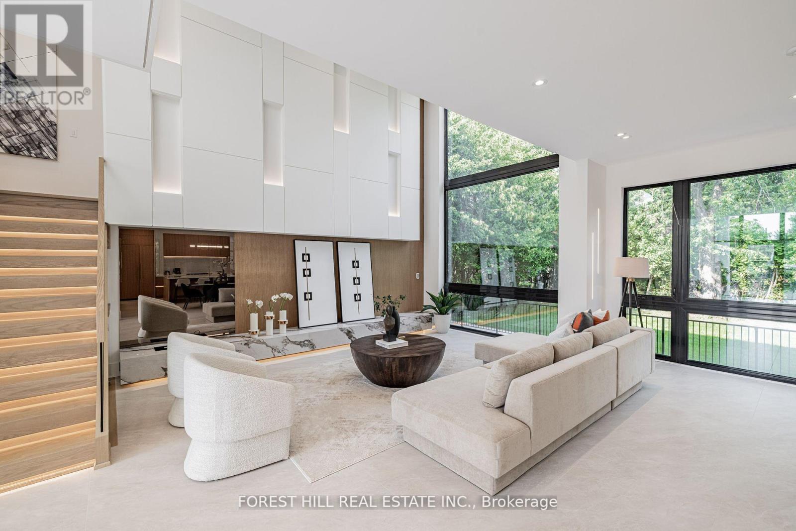 Photo 45 of 105 Castle Hill Drive, Toronto ON