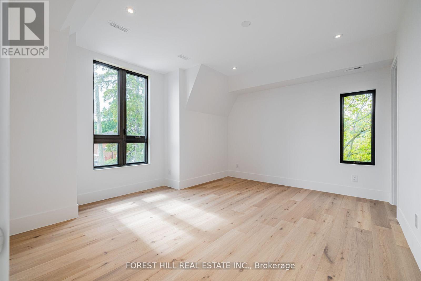 Photo 33 of 105 Castle Hill Drive, Toronto ON